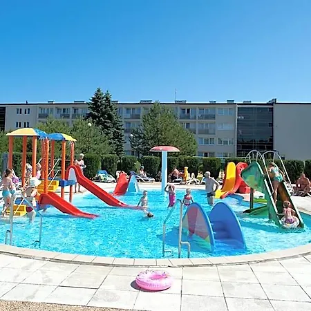 Zem-tourist 250 M Od Morza, Odkryty Basen, Plac Zabaw, Parking, Wyzywienie Pustkowo