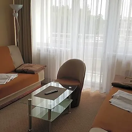 Resort Zem-tourist 250 M Od Morza, Odkryty Basen, Plac Zabaw, Parking, Wyzywienie *