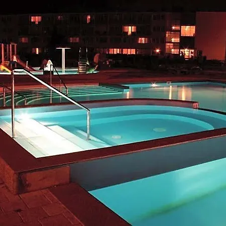 Resort Zem-tourist 250 M Od Morza, Odkryty Basen, Plac Zabaw, Parking, Wyzywienie